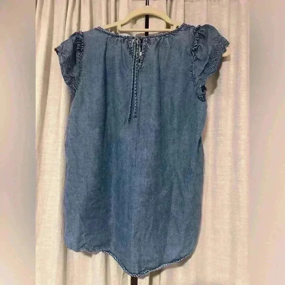 Lauren Conrad Blue Denim Peasant Top with Lace Detail, Size XS, Casual Office - Picture 2 of 5